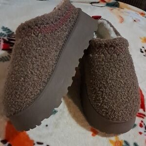 Platform Teddy Bear Brown Clogs Size 5.5 Womens